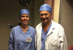 Assoz. Prof.in Barbara Rantner mit Dr. Peter Gloviczki von der Mayo Klinik (Rochester, US) im OP. Foto: privat