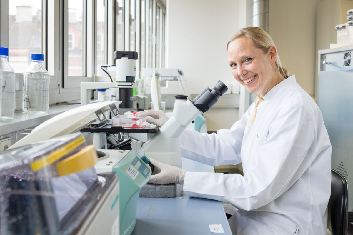 Gisa Gerold im Labor des Institus für Virologie an der Med Uni Innsbruck